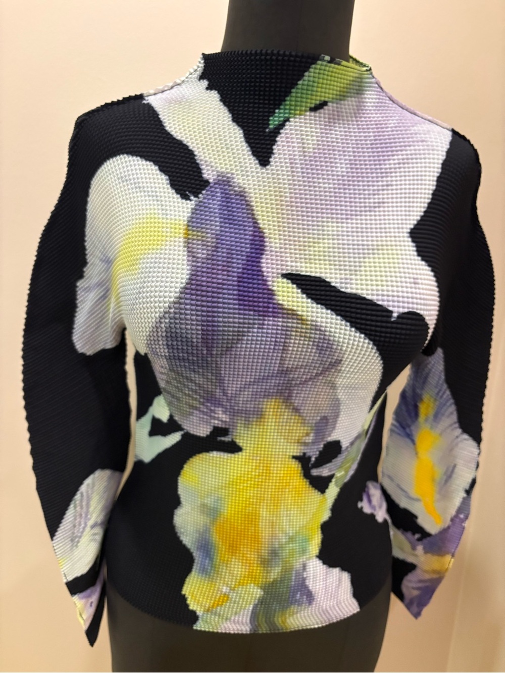 Brand Georgia O’Keeffe inspired Japanese 3D pleated style